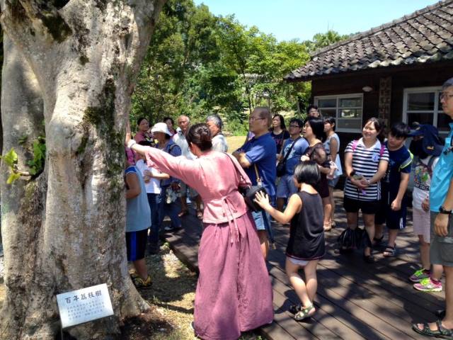 ◎營業時間:<br><br>    10:00AM~17:30PM(週一至週日)<br>    免費參觀<br><br><br>♦ 專團導覽：如需專團特殊導覽，專團費用$50/人<br>                       (需10人以上，專團導覽費用不可折抵消費)      